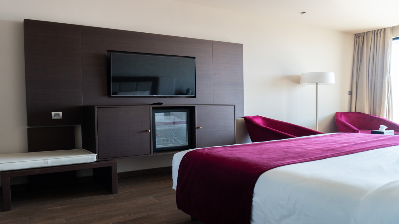 جناح مزدوج كبير